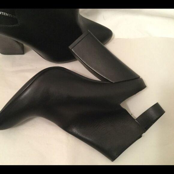 Intentionally Blank Women's 4.25”  block Heels - Picture 7 of 12